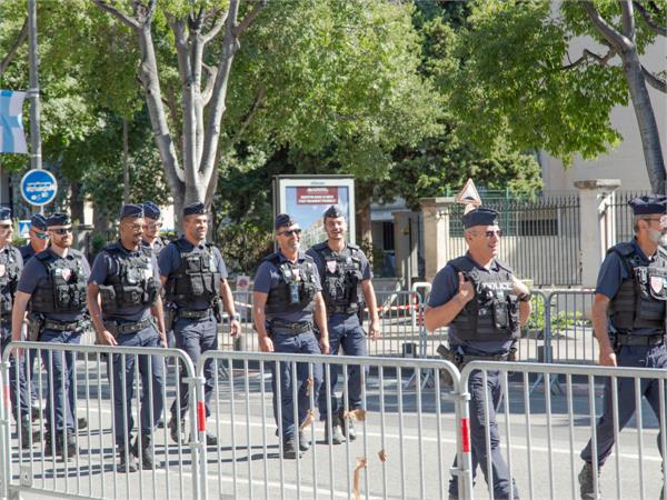هشدار اتحادیه پلیس فرانسه در مورد اختلال احتمالی در مراسم حمل مشعل المپیک