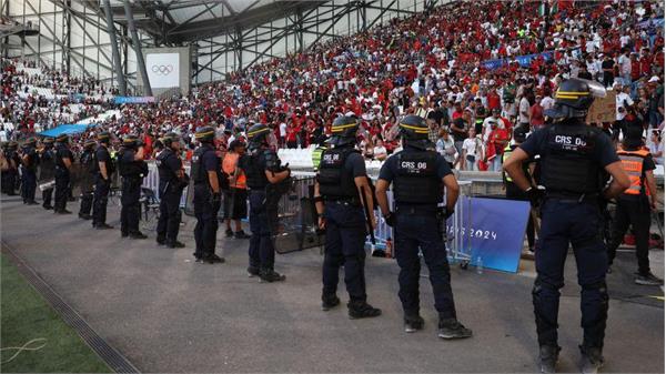 مدال طلا بر گردن پلیس فرانسه