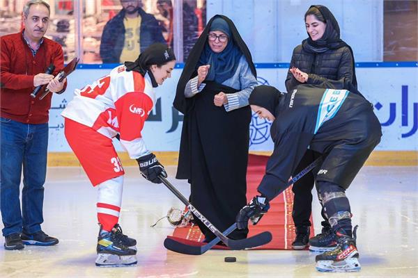 NOC VP Visits Women’s Ice-Hockey Premier League