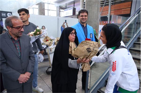 با استقبال نایب ریس کمیته ملی المپیک؛ تیم های ملی قایقرانی وارد تهران شدند